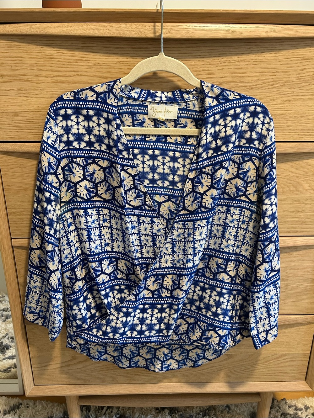 Yumi Kim Blue and White Printed V-Neck Silk Blouse Size S